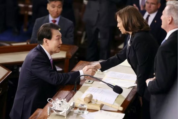 韓國(guó)總統(tǒng)尹錫烈強(qiáng)調(diào)在朝鮮問(wèn)題上與日本美國(guó)三方合作