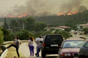 希臘野火已連續(xù)燃燒第五天 另一場(chǎng)熱浪襲來