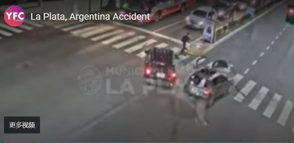 鏡頭捕捉到:阿根廷兩車相撞 女子險些被撞