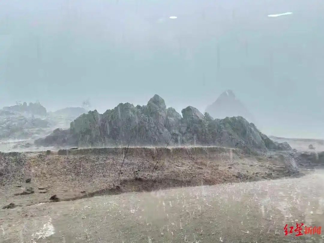 貴州游船傾覆目擊者:事發(fā)前大風冰雹交加