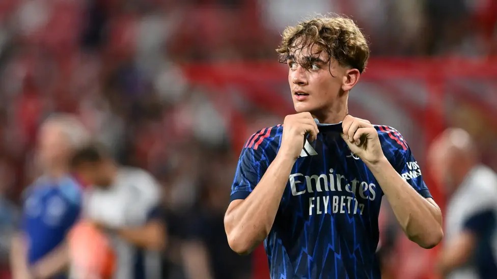 馬克斯·道曼于2023年9月首次代表阿森納18歲以下國(guó)家隊(duì)出場(chǎng),當(dāng)時(shí)他只有13歲