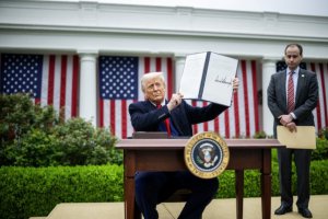 特朗普稱美國將從關稅戰中獲利數十億美元 但誰來買