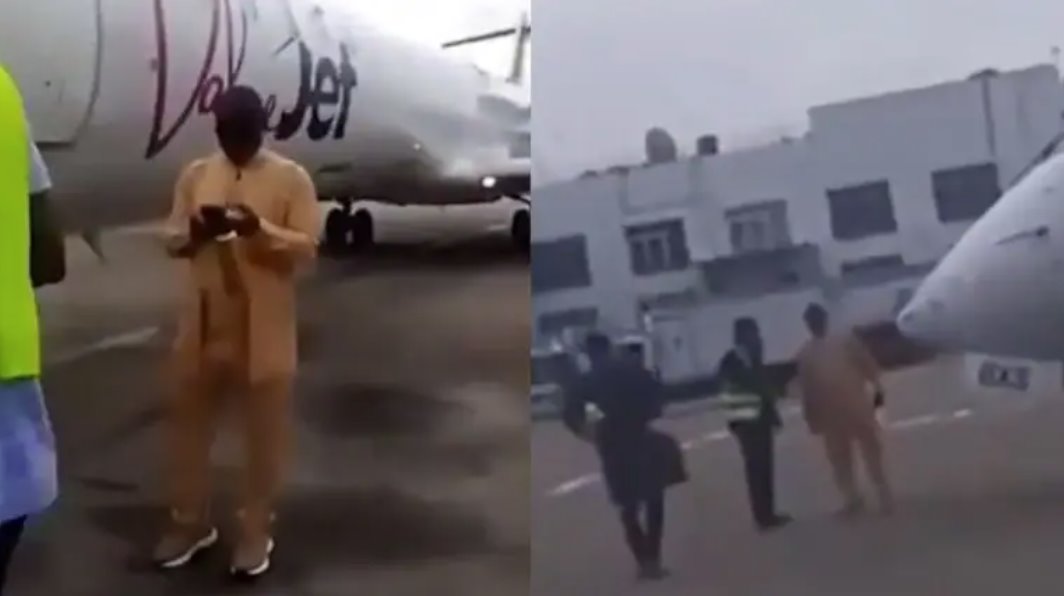 被拒絕登機,歌手站在飛機前,阻止飛機起飛