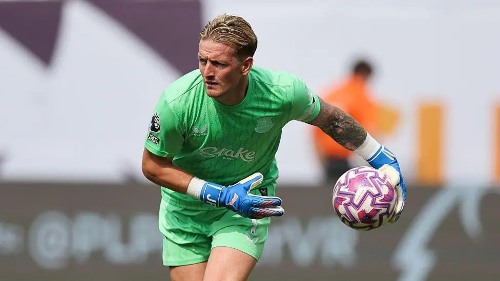 本賽季,像喬丹·皮克福德這樣的守門員可能會因為控球時間過長而受到更多處罰