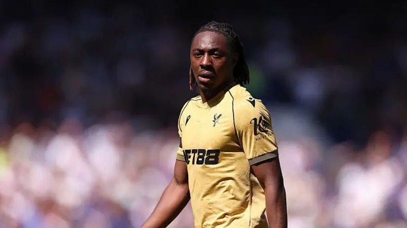 埃貝雷奇·埃澤在加盟水晶宮之前,曾在女王公園巡游者隊出場112次,攻入20球。