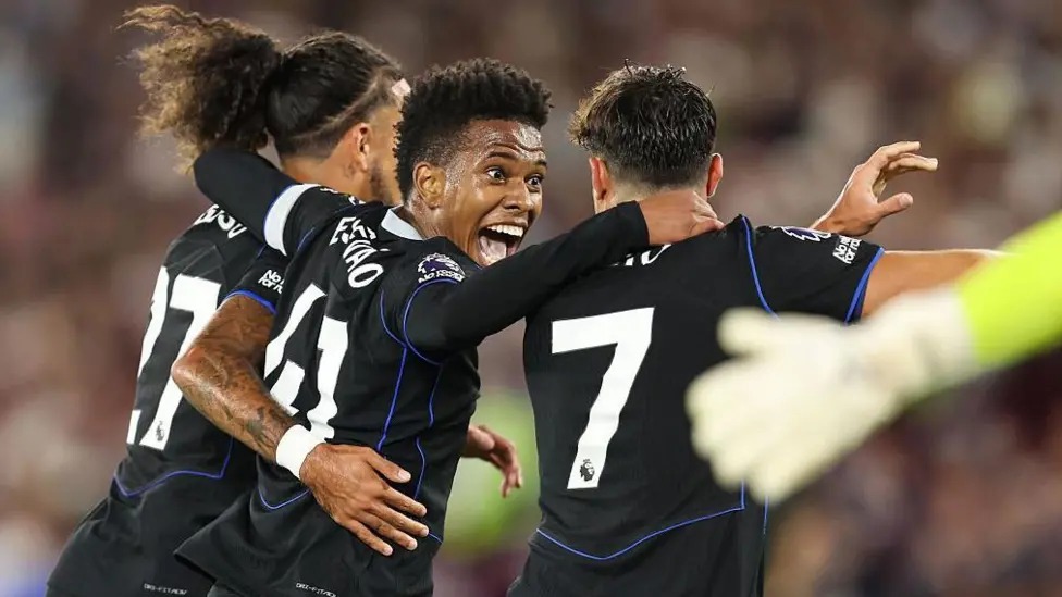 埃斯特瓦奧年僅18歲120天,是英超歷史上為切爾西助攻的最年輕球員