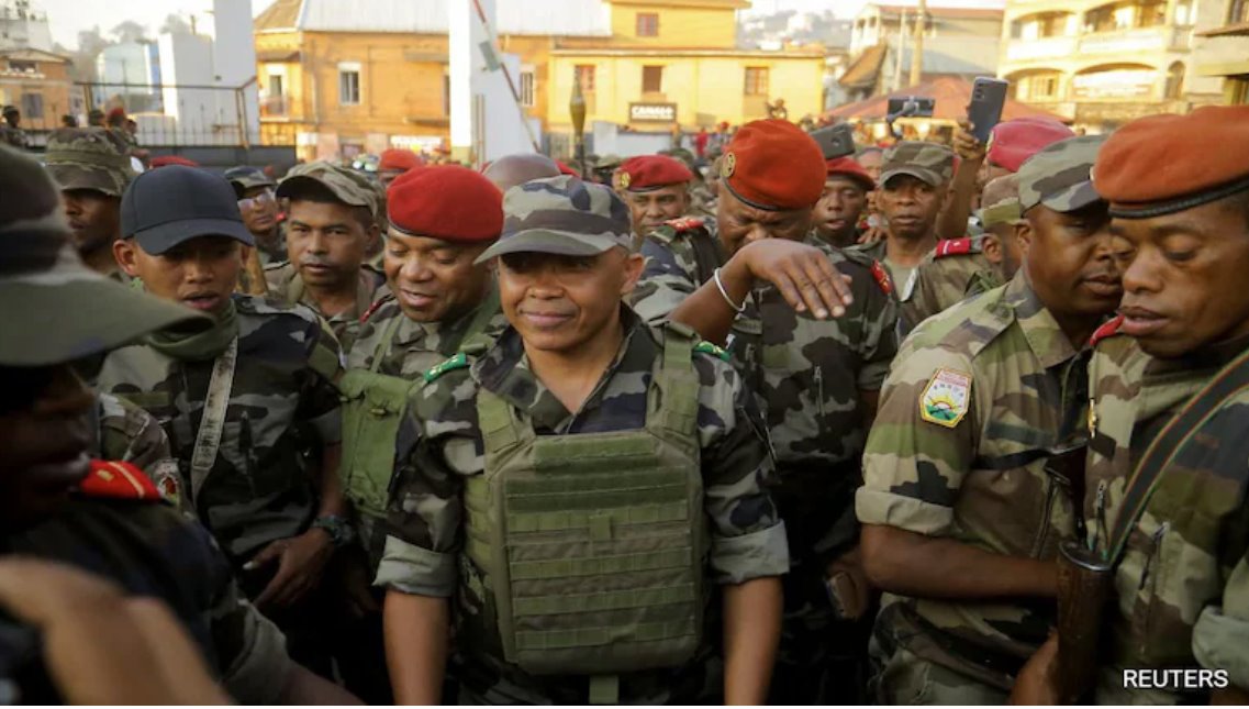 蘭德里亞尼里納承諾在18至24個月內舉行選舉,并表示正在就任命總理進行磋商。