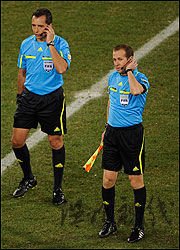 英格蘭遭誤判內(nèi)幕曝光 主裁邊裁賽后斷交險(xiǎn)互毆