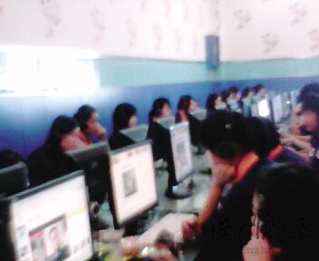 員工舉報電子廠內藏黑網吧稱其每年斂財超百萬