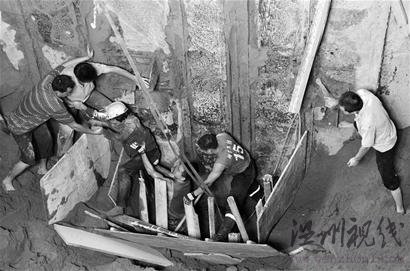 建材廠內沙石塌陷兩工人被埋1人獲救1人遇難